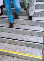 Černá hliníková schodová lišta s protiskluzovým páskem FLOMA Antislip - délka 200 cm, šířka 5,3 cm, výška 0,6 cm
