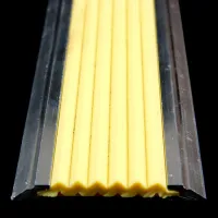 Černá hliníková schodová lišta s protiskluzovým páskem FLOMA Antislip - délka 100 cm, šířka 5,3 cm, výška 0,6 cm