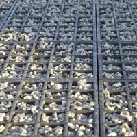 Černá plastová zátěžová zatravňovací dlažba FLOMA HydroG - délka 80 cm, šířka 40 cm, výška 6,5 cm