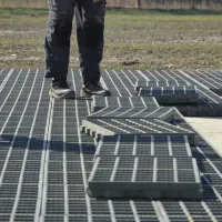 Černá plastová zátěžová zatravňovací dlažba FLOMA HydroG - délka 80 cm, šířka 40 cm, výška 6,5 cm
