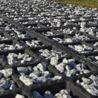 Šedá plastová zátěžová zatravňovací dlažba FLOMA HydroG PRO - délka 100 cm, šířka 50 cm, výška 6,5 cm