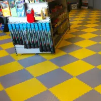 Červený plastový (PVC) nájezd Fortelock Industry (diamant) - délka 51 cm, šířka 14 cm, výška 0,7 cm