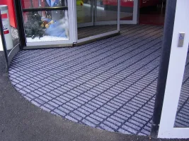 Šedá plastová vstupní rohož FLOMA - délka 20,5 cm, šířka 20,5 cm, výška 1,6 cm