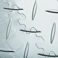 Šedý plastový (PVC) rohový nájezd Fortelock Industry (diamant) - délka 14 cm, šířka 14 cm, výška 0,7 cm