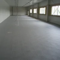 Červený plastový (PVC) rohový nájezd Fortelock Industry (kůže) - délka 14 cm, šířka 14 cm, výška 0,7 cm