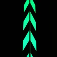 Bílo-černá fotoluminiscenční ochrana rohů zdí, stěn (L-profil) - délka 150 cm, šířka 5 x 5 cm, tloušťka 0,55 cm