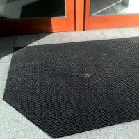 Černá plastová vstupní rohož Helix Z1 - délka 22,9 cm, šířka 30,5 cm, výška 1,1 cm