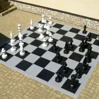 Černo-šedá plastová hra FLOMA Šachy - délka 425 cm, šířka 425 cm
