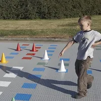 Plastová hra FLOMA Člověče, nezlob se - délka 400 cm, šířka 400 cm