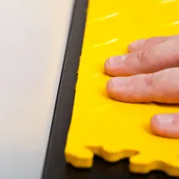 Modrá plastová (PVC) zátěžová dlažba Fortelock Industry ESD (kůže) - délka 51 cm, šířka 51 cm, výška 0,7 cm