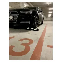 Černo-bílý gumový reflexní parkovací doraz - délka 90 cm, šířka 15 cm, výška 10 cm