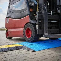 Černo-modrý plastový modulární kabelový most s víkem (5x34,5x38,6) DEFENDER MIDI 5 2D - délka 100 cm, šířka 32,5 cm, výška 5,4 cm