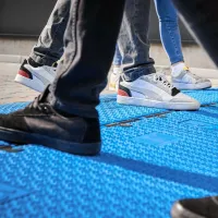 Černo-modrý plastový modulární kabelový most s víkem (5x34,5x38,6) DEFENDER MIDI 5 2D - délka 100 cm, šířka 32,5 cm, výška 5,4 cm