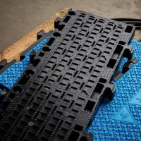 Černo-modrý plastový modulární kabelový most s víkem (5x34,5x38,6) DEFENDER MIDI 5 2D - délka 100 cm, šířka 32,5 cm, výška 5,4 cm