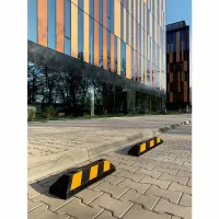 Černo-žlutý gumový reflexní parkovací doraz - délka 90 cm, šířka 15 cm, výška 10 cm