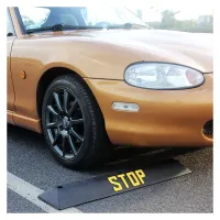 Černý plastový parkovací doraz FLOMA STOP - délka 90 cm, šířka 20 cm, výška 6,5 cm