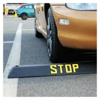 Černý plastový parkovací doraz FLOMA STOP - délka 90 cm, šířka 20 cm, výška 6,5 cm