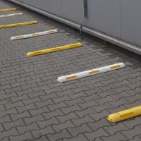 Červený plastový parkovací doraz FLOMA PS45 - délka 100 cm, šířka 13 cm, výška 4,5 cm