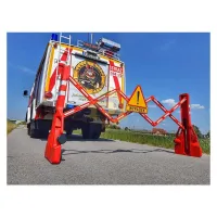 Bílo-červená plastová mobilní bariéra - délka 220 cm, výška 110 cm