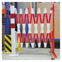 Bílo-červená sloupková mobilní bariéra - délka 400 cm, výška 105 cm