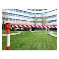 Bílo-červený ocelový sloupek Skipper - délka 900 cm, výška 116 cm