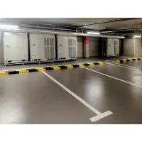 Bílý plastový silniční obrubník - délka 58 cm, šířka 15,5 cm, výška 16 cm