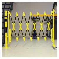 Černo-žlutá sloupková mobilní bariéra - délka 400 cm, výška 105 cm
