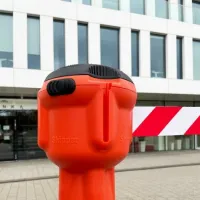 Černý sloupek - délka 900 cm, výška 116 cm