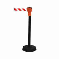 Černý sloupek - délka 900 cm, výška 116 cm