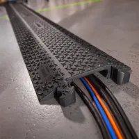 Černý plastový kabelový most (1x30x100) XPRESS - délka 101 cm, šířka 25 cm, výška 4 cm