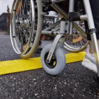 Žlutý plastový kabelový most (1x30x100) XPRESS - délka 101 cm, šířka 25 cm, výška 4 cm