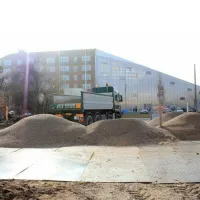 Černá plastová LDPE pojezdová deska bez rukojeti - délka 240 cm, šířka 120 cm, výška 1,8 cm