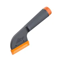 Černo-oranžový plastový sekáček - délka 19 cm, šířka 6,5 cm, výška 3,4 cm