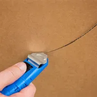 Černo-modrý plastový univerzální samozatahovací bezpečnostní nůž AR3