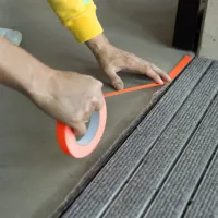 Žlutá výstražná samolepicí páska - délka 25 m, šířka 1,9 cm