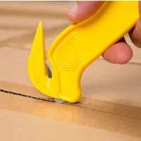 Žlutý plastový bezpečnostní jednorázový nůž