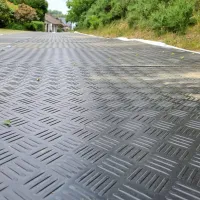 Černá plastová LDPE pojezdová deska 2 rukojeti 4 díry - délka 240 cm, šířka 120 cm, výška 0,6 cm