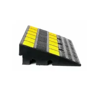 Černo-žlutá gumová nájezdová rampa k obrubníku RFX60 - délka 60 cm, šířka 30 cm, výška 10 cm Černo-žlutá gumová nájezdová rampa k obrubníku RFX60 - délka 60 cm, šířka 30 cm, výška 10 cm