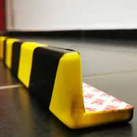 Černo-žlutá pěnová ochrana rohů zdí, stěn (L-profil) - délka 100 cm, šířka 4,5 x 4,5 cm, tloušťka 1 cm - 5 ks