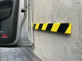 Černo-žlutá pěnová samolepicí ochrana zdí, stěn (pás) - délka 100 cm, šířka 6 cm, tloušťka 2 cm