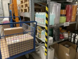 Černo-žlutá pěnová výstražná ochrana sloupů (U-profil) - průměr 4 cm, délka 100 cm, šířka 2 cm, výška 0,8 cm