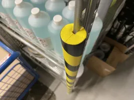 Černo-žlutá pěnová výstražná ochrana sloupů (U-profil) - průměr 4 cm, délka 100 cm, šířka 2 cm, výška 0,8 cm