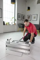 Šedá plastová vinylová dlažba Fortelock Business Tornes Full Moon C012 - délka 64 cm, šířka 64 cm, výška 0,7 cm