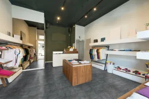 Hnědá plastová vinylová dlažba Fortelock Business Tornes Sun C008 Brown - délka 66,8 cm, šířka 66,8 cm, výška 0,7 cm