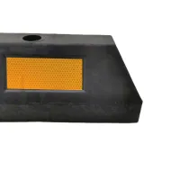 Černo-žlutý gumový modulární parkovací doraz - délka 122 cm, šířka 14,5 cm, výška 12 cm