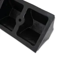 Černo-žlutý gumový parkovací doraz - délka 47 cm, šířka 15 cm, výška 9 cm