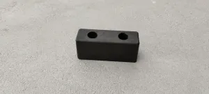 Gumový doraz na nákladní vozidla, návěsy - délka 12,5 cm, šířka 4,3 cm, tloušťka 5 cm