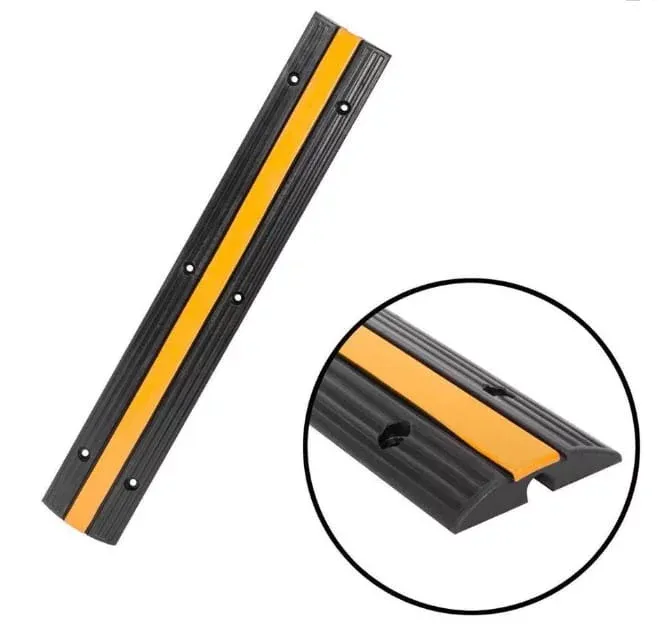 Černo-žlutý gumový kabelový most - délka 100 cm, šířka 15 cm, výška 3 cm