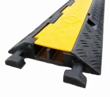 Černo-žlutý gumový kabelový most s víkem - délka 100 cm, šířka 24 cm, výška 4,5 cm