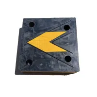 Černo-žlutý gumový reflexní doraz na rampu - délka 33 cm, šířka 33 cm, šířka 9 cm